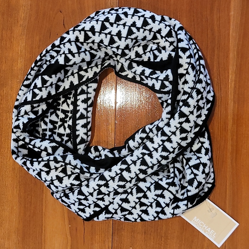 NWT Michael Kors infinity scarf